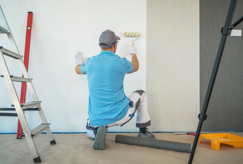 Huur een professionele renovlies behanger uit Almere en krijg 10% korting op het behangen en sauzen van je nieuwbouwwoning.